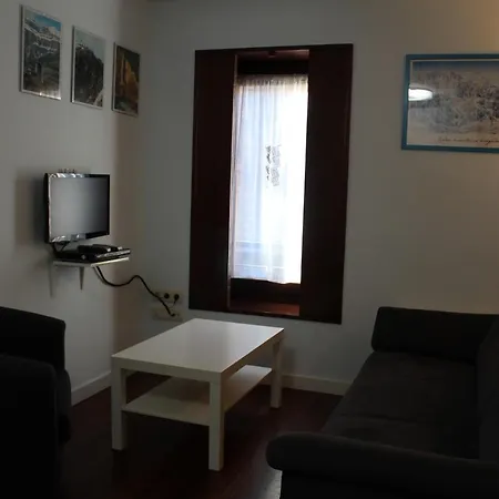 Otel Escuadros *